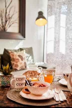 Renovated Charming Apartment, By TimeCooler